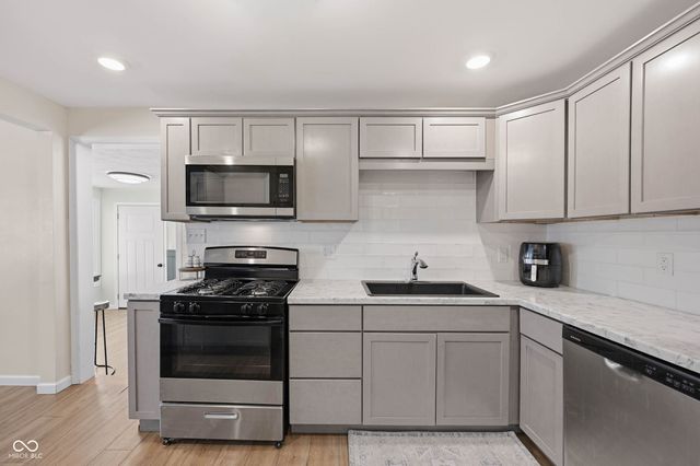 902 Stoner Drive, Anderson, IN 46013