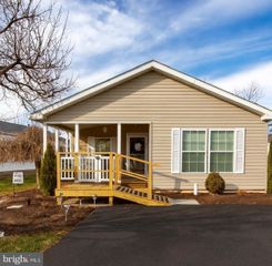 303 CARVER LN, Royersford, PA 19468