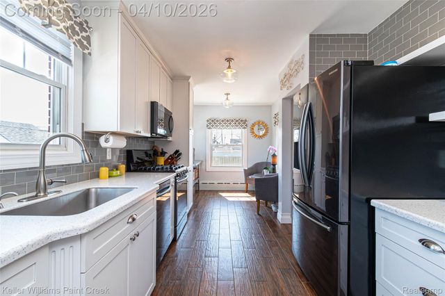 7392 Voerner Avenue, Center Line, MI 48015