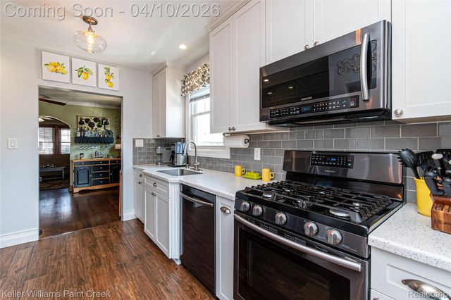 7392 Voerner Avenue, Center Line, MI 48015