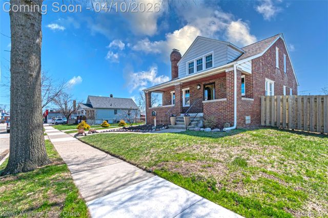 7392 Voerner Avenue, Center Line, MI 48015