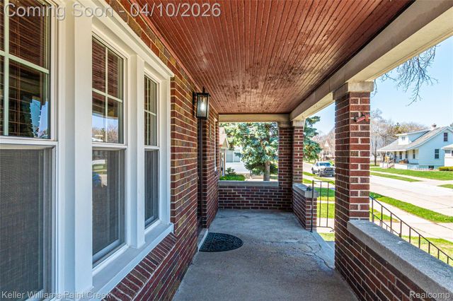 7392 Voerner Avenue, Center Line, MI 48015