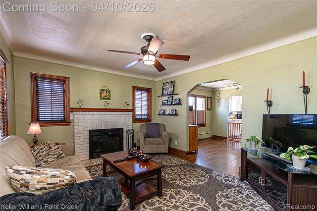 7392 Voerner Avenue, Center Line, MI 48015