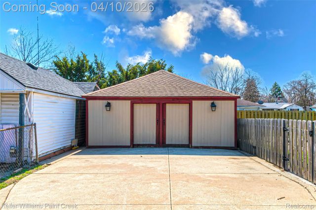 7392 Voerner Avenue, Center Line, MI 48015