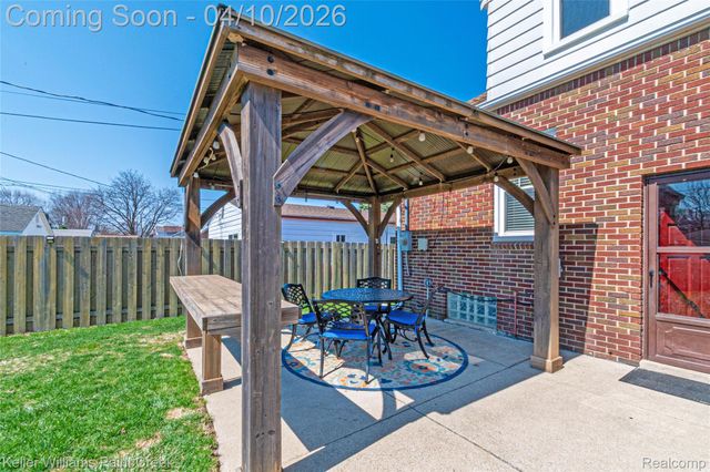 7392 Voerner Avenue, Center Line, MI 48015