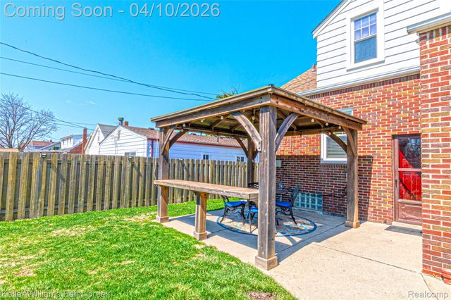 7392 Voerner Avenue, Center Line, MI 48015