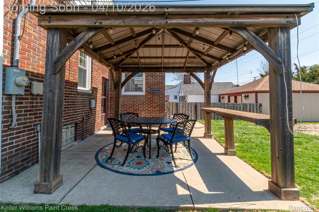 7392 Voerner Avenue, Center Line, MI 48015