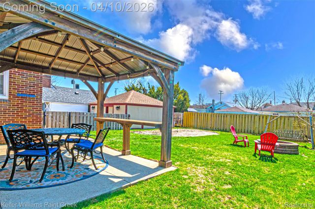 7392 Voerner Avenue, Center Line, MI 48015