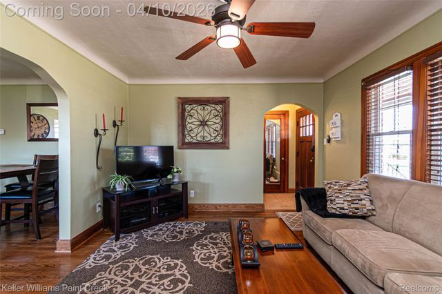 7392 Voerner Avenue, Center Line, MI 48015