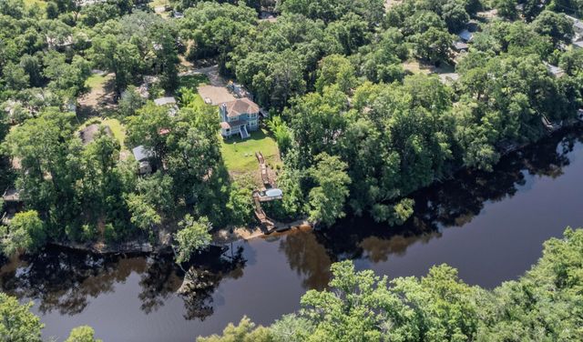 84 N Easy Street, Sopchoppy, FL 32358