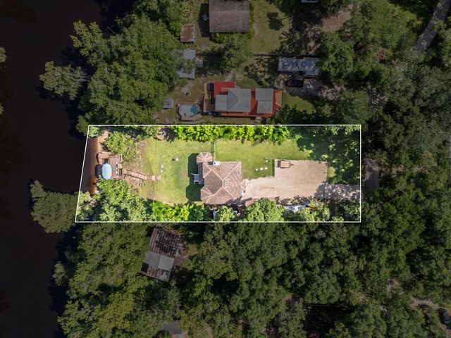 84 N Easy Street, Sopchoppy, FL 32358
