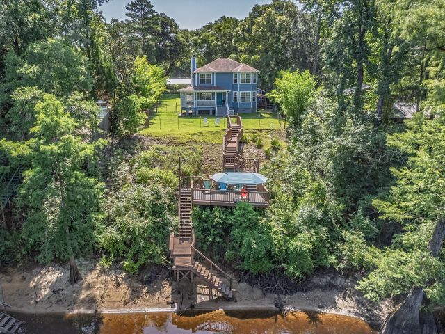 84 N Easy Street, Sopchoppy, FL 32358