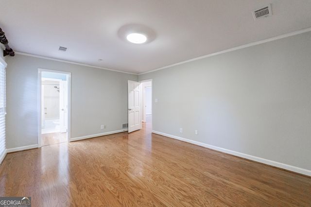 585 W Crossville Road, Roswell, GA 30075