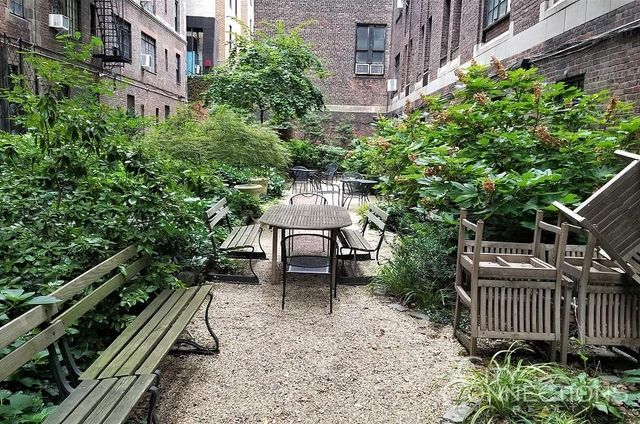 320 E 42nd St Apt 2004, New York City, NY 10017