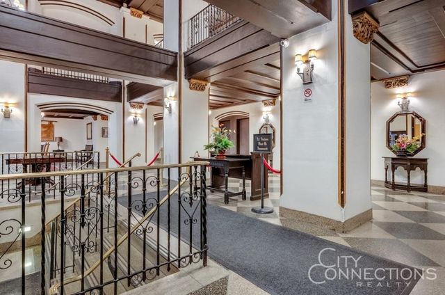 320 E 42nd St Apt 2004, New York City, NY 10017