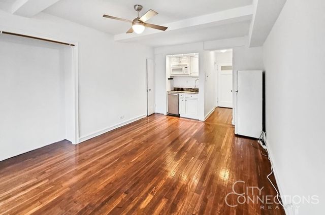 320 E 42nd St Apt 2004, New York City, NY 10017