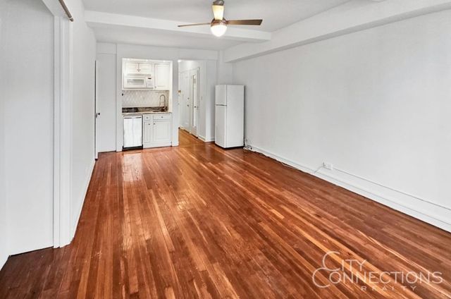 320 E 42nd St Apt 2004, New York City, NY 10017