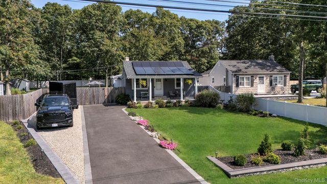 154 W End Avenue, Shirley, NY 11967
