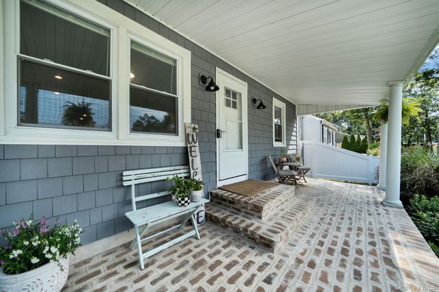 154 W End Avenue, Shirley, NY 11967