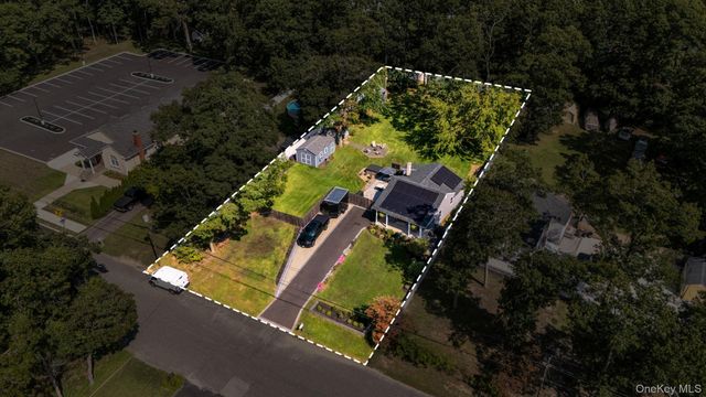 154 W End Avenue, Shirley, NY 11967