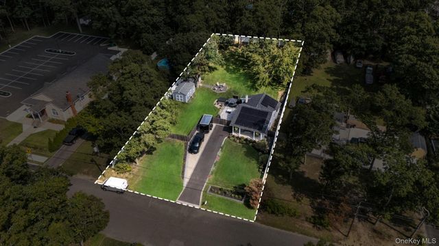 154 W End Avenue, Shirley, NY 11967