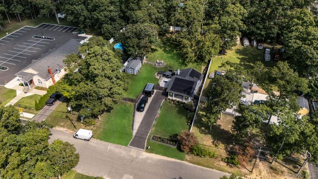 154 W End Avenue, Shirley, NY 11967