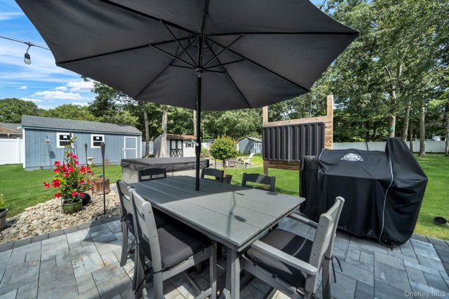 154 W End Avenue, Shirley, NY 11967