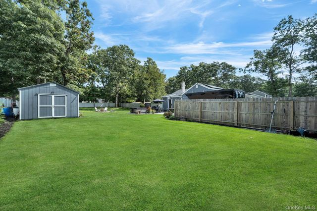154 W End Avenue, Shirley, NY 11967