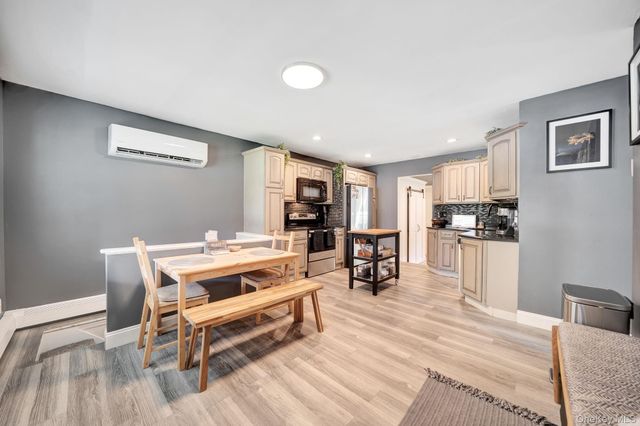 154 W End Avenue, Shirley, NY 11967