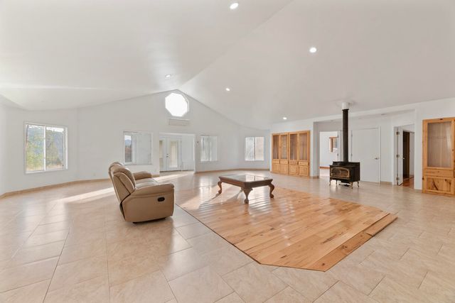 1480 Bridge Lane, Wolf Creek, OR 97497