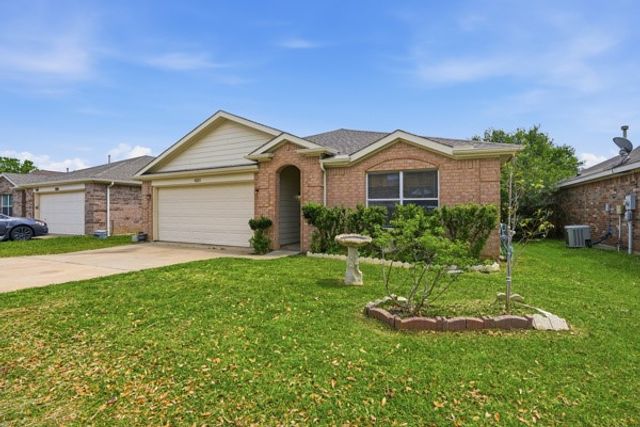 8424 Horse Whisper Lane, Fort Worth, TX 76131