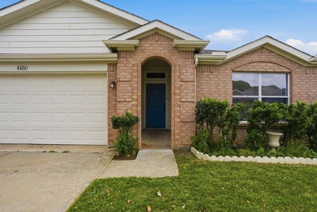 8424 Horse Whisper Lane, Fort Worth, TX 76131