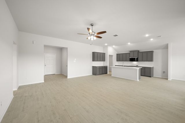 1184 Oak Spring Drive, Burleson, TX 76028