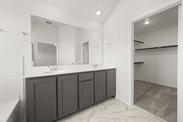 1184 Oak Spring Drive, Burleson, TX 76028