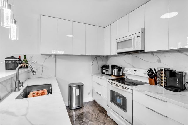 11903 SW 11th Ct, Davie, FL 33325