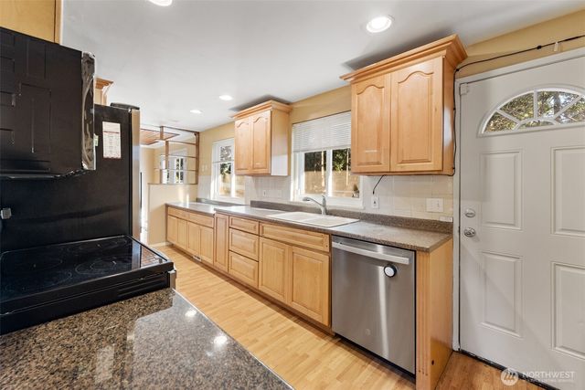 20310 5th Avenue NW, Shoreline, WA 98177