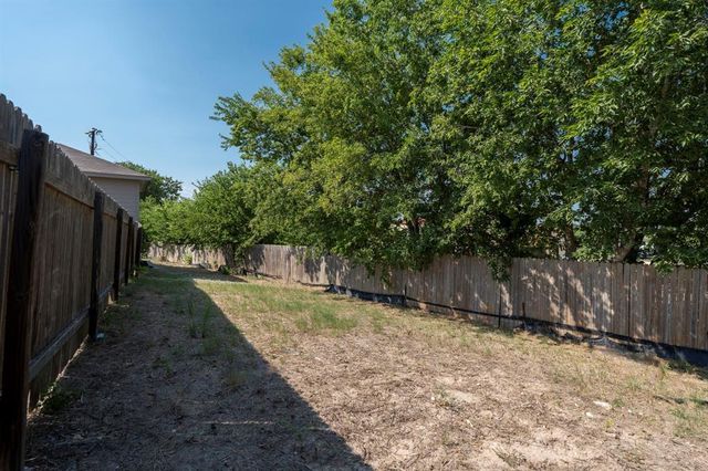 480 Waterloo DR, Kyle, TX 78640