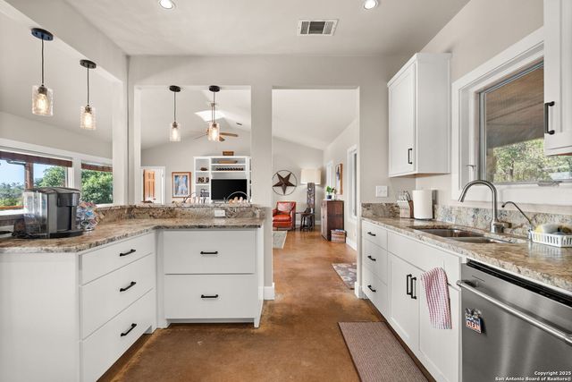 492 Billy Sisson, Johnson City, TX 78636
