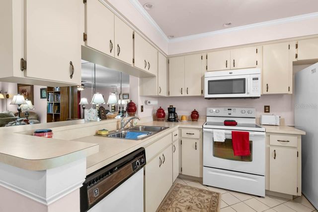 324 KELSEY WAY 4, Sun City Center, FL 33573