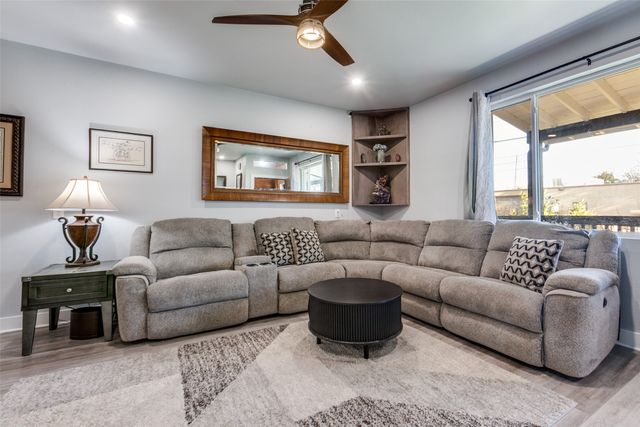 1529 Seegar Street, Dallas, TX 75215