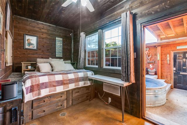 1529 Seegar Street, Dallas, TX 75215