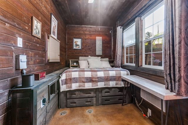 1529 Seegar Street, Dallas, TX 75215