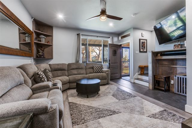 1529 Seegar Street, Dallas, TX 75215