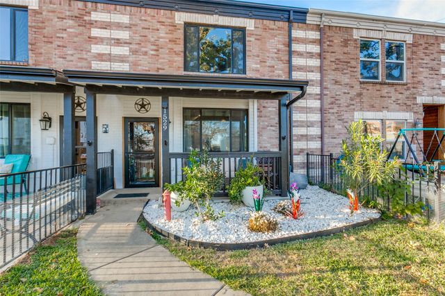 1529 Seegar Street, Dallas, TX 75215