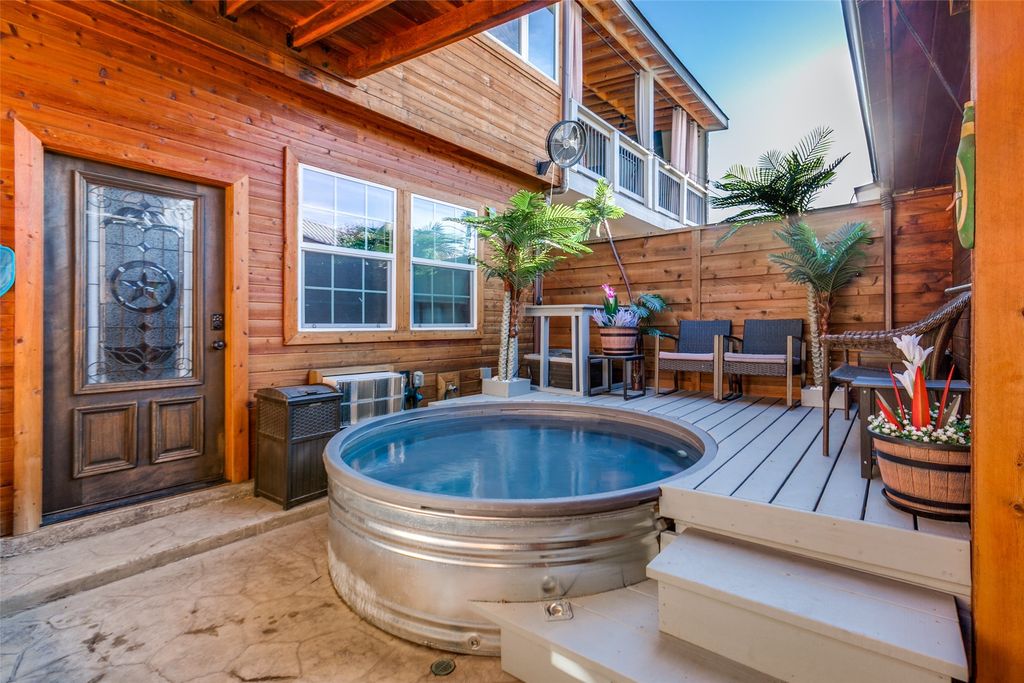 1529 Seegar Street, Dallas, TX 75215