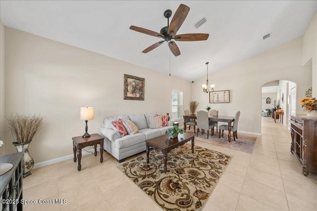 2285 Snapdragon Drive NW, Palm Bay, FL 32907