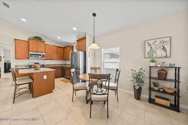 2285 Snapdragon Drive NW, Palm Bay, FL 32907