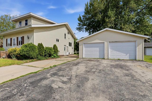 500 Birchwood DRIVE, Francis Creek, WI 54214