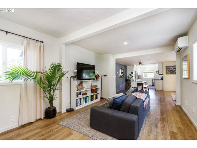 214 TERRACE Ave, Oregon City, OR 97045