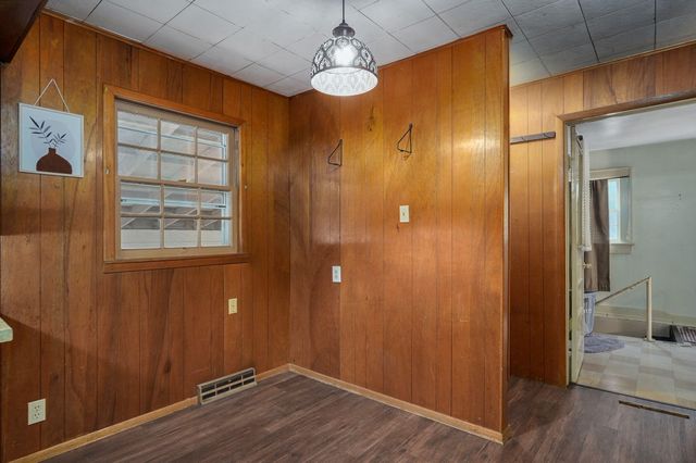 1123 W High Street, Springfield, MO 65803